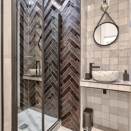 Apartment New ! Outstanding 2br & 1br In 15 *